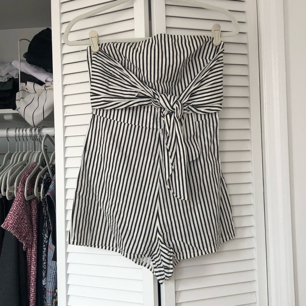 MISSGUIDED US 2 striped strapless tie front romper